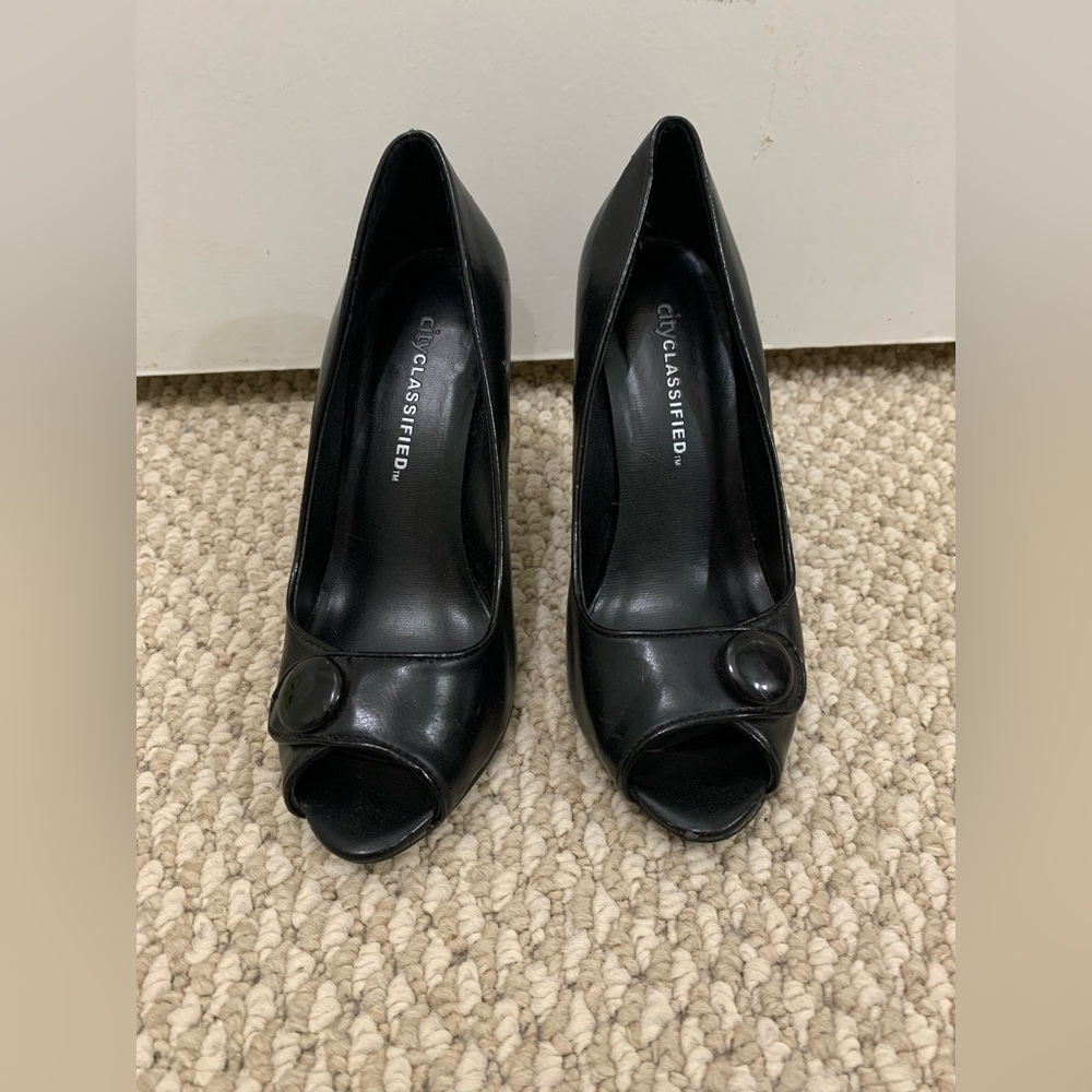 CityClassified Women’s Black Heels Pump Size 6